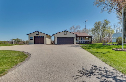 Prairie Du Chien House | Prairie du Chien Home w/Yard: 3 Mi to River!