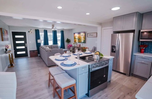 Waldron House | Prairie Retreat-Zona Rosa, Air Port, by Highway