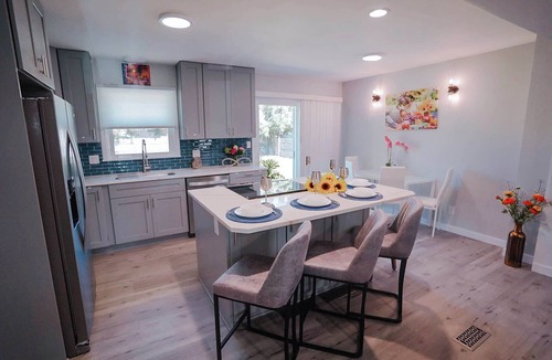 Waldron House | Prairie Retreat-Zona Rosa, Air Port, by Highway