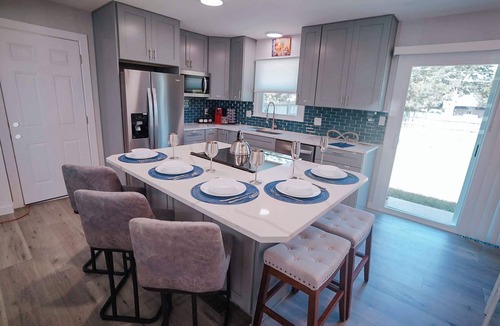 Waldron House | Prairie Retreat-Zona Rosa, Air Port, by Highway