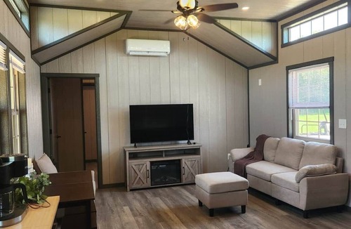 Sullivan House | Prairieview Cabin - with Hot Tub