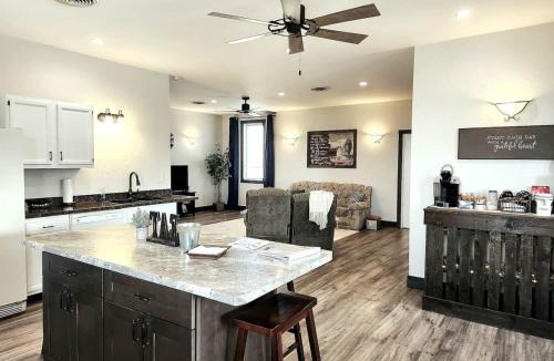 Sullivan House | Prairieview Cottage Retreat - Hot Tub Sunsets