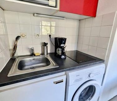 Secteur 1 Apartment | Pratique, Proche Gare & Petit Prix avec Parking