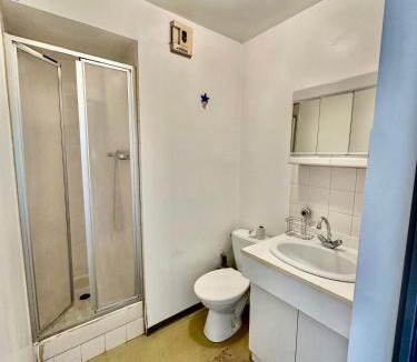 Secteur 1 Apartment | Pratique, Proche Gare & Petit Prix avec Parking
