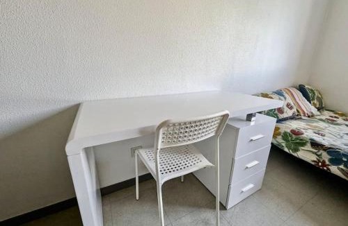 Secteur 1 Apartment | Pratique, Proche Gare & Petit Prix avec Parking