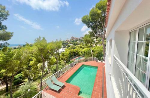 Oropesa del Mar Villa | Preciosa Villa rodeada de pinos con vistas al mar - ServHouse