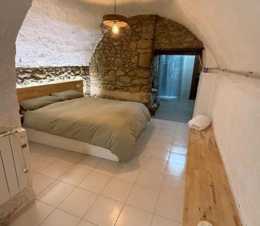 Sant Jordi Desvalls Apartment | Precioso apartamento en masia del s XIV