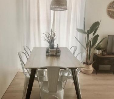 Monzon Apartment | Precioso Piso Monzón Terraza, PARKING,PISCINA,zona de juegos