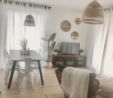 Monzon Apartment | Precioso Piso Monzón Terraza, PARKING,PISCINA,zona de juegos