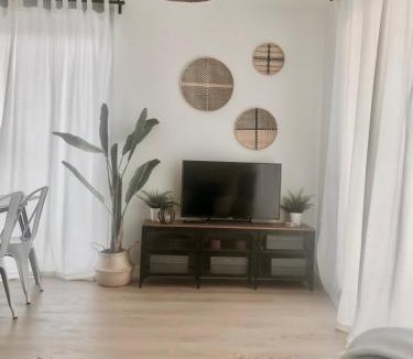 Monzon Apartment | Precioso Piso Monzón Terraza, PARKING,PISCINA,zona de juegos