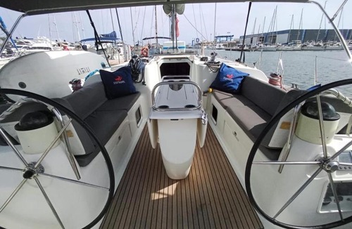 Badalona Boat Rental | Precioso velero en Badalona de 3 camarotes