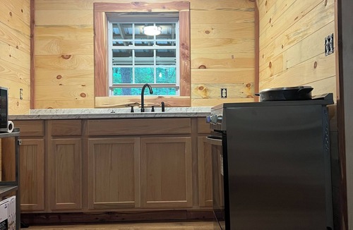 Lindside Cabin | Prehistoric Cabin on the Creek!