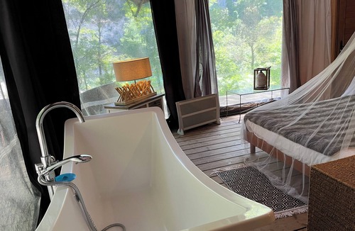 Vallon-Pont-d'Arc Hotel | Prehistoric Lodge
