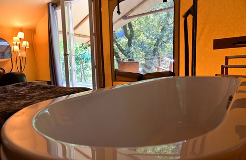 Vallon-Pont-d'Arc Hotel | Prehistoric Lodge