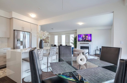 Bradford House | Premium Staycation Near Canada's Wonderland