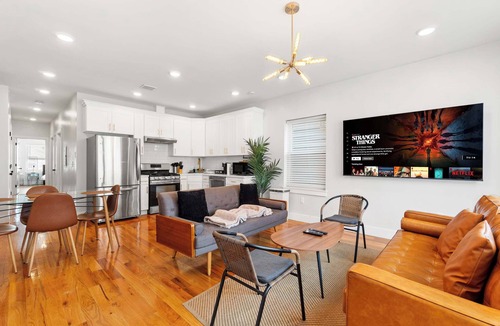 Greenville Condo | Premier 3BR-5BD-2.5Bath Retreat with NYC Access