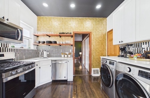 Wrigleyville Apartment | Premier 4BR Art Deco suite with garage.