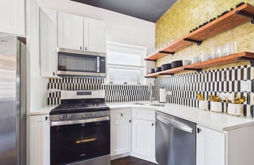 Wrigleyville Apartment | Premier 4BR Art Deco suite with garage.
