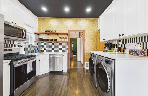 Wrigleyville Apartment | Premier 4BR Art Deco suite with garage.
