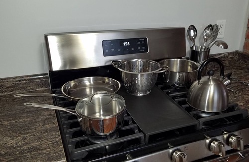 Downtown Niagara Falls House | PREMIER 5 min walk to Niagara Falls State Park w/FIREPLACE & Central A/C