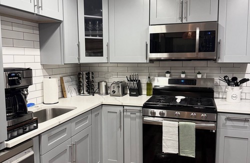 Villa Park House | Premier 5BR Retreat with 2 King Suite!