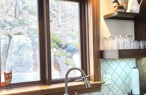 Saint-Faustin-Lac-Carre Ski Chalet | Premier Host ⭐️ fall staycation private hot tub overlooking the golf course 🍁🍂🏡🌈