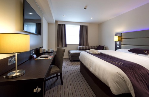 Doncaster Hotel | Premier Inn Doncaster Central East