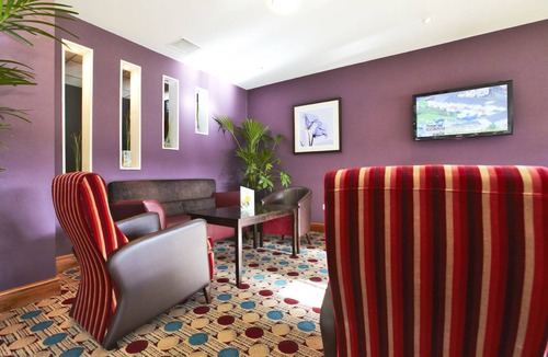 Glasgow Hotel | Premier Inn Glasgow Braehead