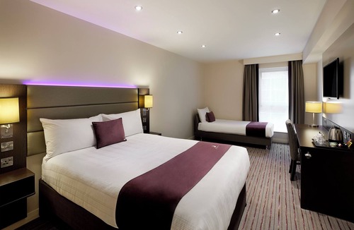 Glasgow Hotel | Premier Inn Glasgow Braehead