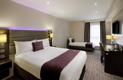 Cumbernauld Hotel | Premier Inn Glasgow - Cumbernauld