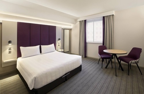 Horsham Hotel | Premier Inn Horsham North