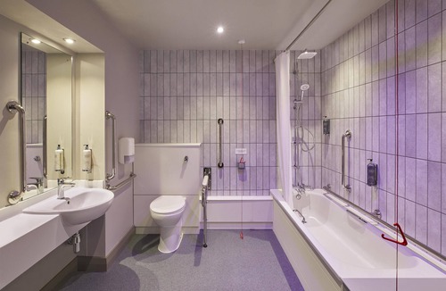 Horsham Hotel | Premier Inn Horsham North
