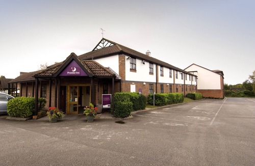 Heswall Hotel | Premier Inn Wirral - Heswall