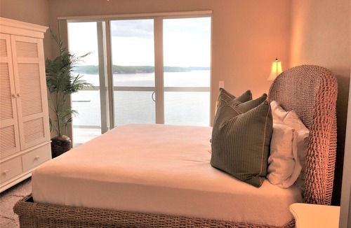Osage Beach Condo | Premier Lakefront Condo @ Land’s End, Over 250 5 Star Reviews, 3BR/2BA, Elevator