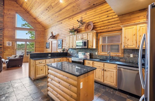 Lampe Cabin | Premier Lakefront Resort Stay Pools Dock FREE Mini Golf & Amenities