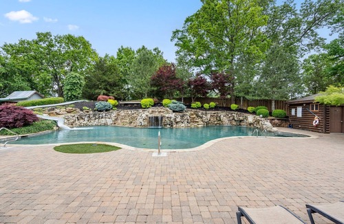 Lampe Cabin | Premier Lakefront Resort Stay Pools Dock FREE Mini Golf & Amenities
