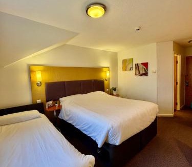 Standish Hotel | Premier Nights, Standish M6 J27