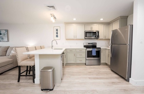 Plymouth Cultural District Apartment | Premier Ocean View Corner Condo (850S.F.)