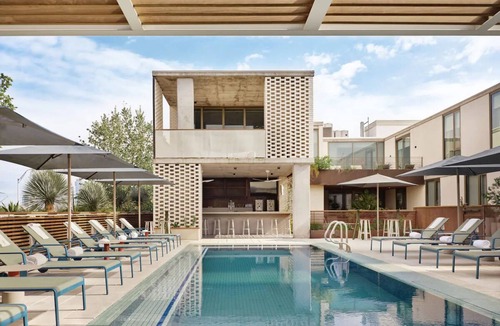 South River City Hotel | Premier Poolside Suite on South Congress Avenue
