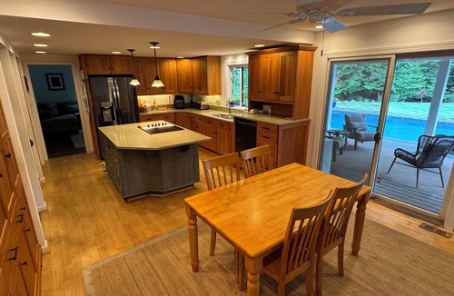 Arnold House | Premier Retreat: Private Pool, Spa, Fireplace & Spacious Deck