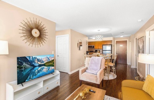 Downtown Mississauga Condo | Premier SkySuite 3BR | Horizon Views + Parking