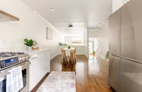 Lower Queen Anne House | Premier Space Needle View - Walk Score 95 - Free Parking