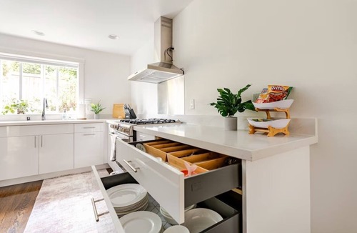 Lower Queen Anne House | Premier Space Needle View - Walk Score 95 - Free Parking