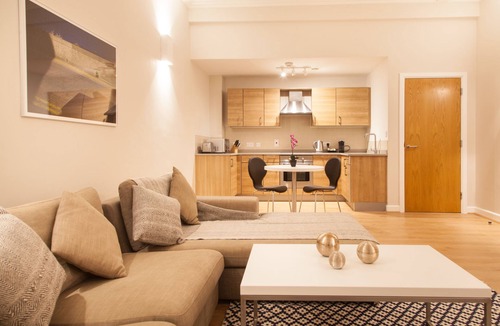 City Centre Glasgow Apartment | PREMIER SUITES PLUS Glasgow George Square