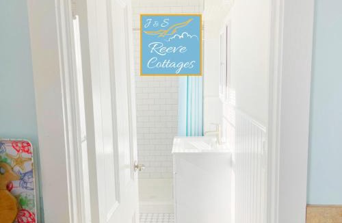 Aquebogue House | Premier Waterfront Cottage 3