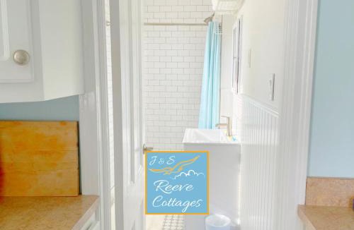 Aquebogue House | Premier Waterfront Cottage 2