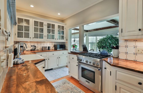 Woodstock House | Premier Woodstock Village Riverfront Home