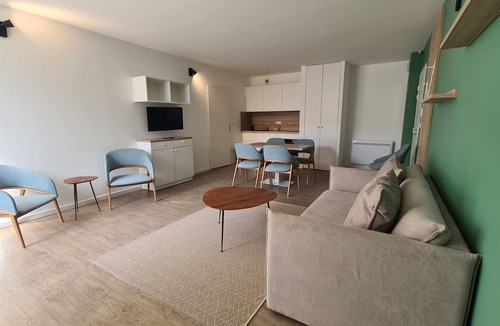 Verdelais Apartment | PREMIERE PIERRE