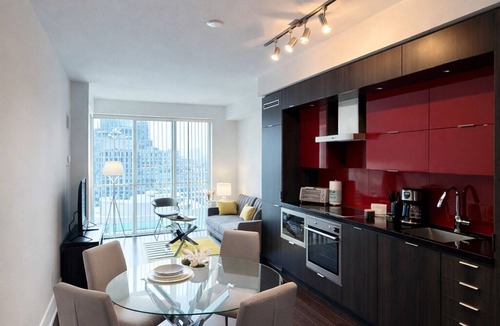High Park-Swansea Condo | Premium 1BR+Den | Downtown Core|Parking included|28 days minimum