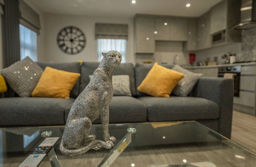 Reading Apartment | Premium 2-Bed, 2-Bath Apartment by KSA